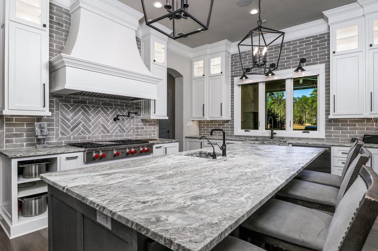 Reg Photos, 1 Drone Photo, Floorplan, Video