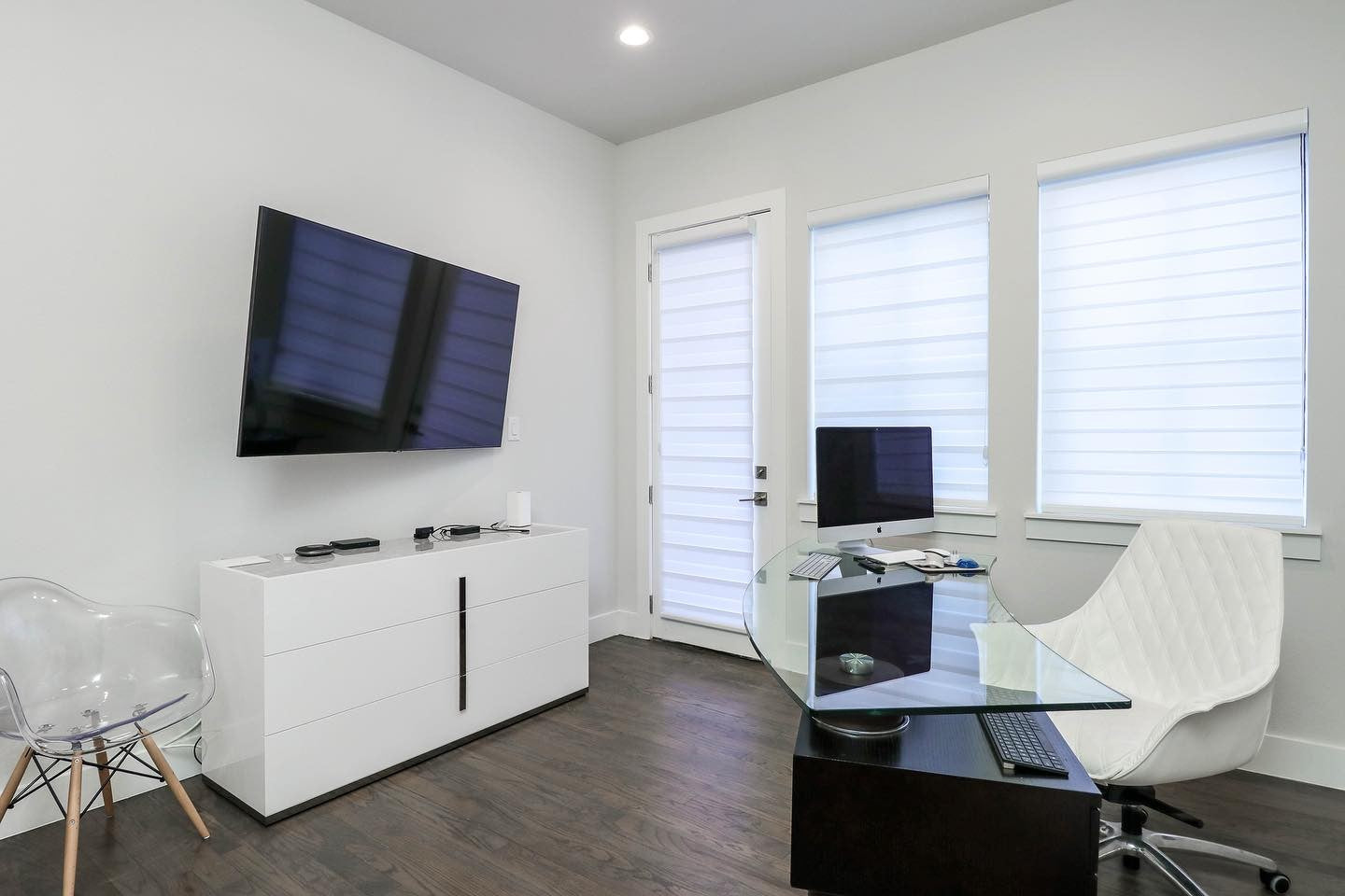 Reg Photos, 1 Drone Photo, Floorplan, Video