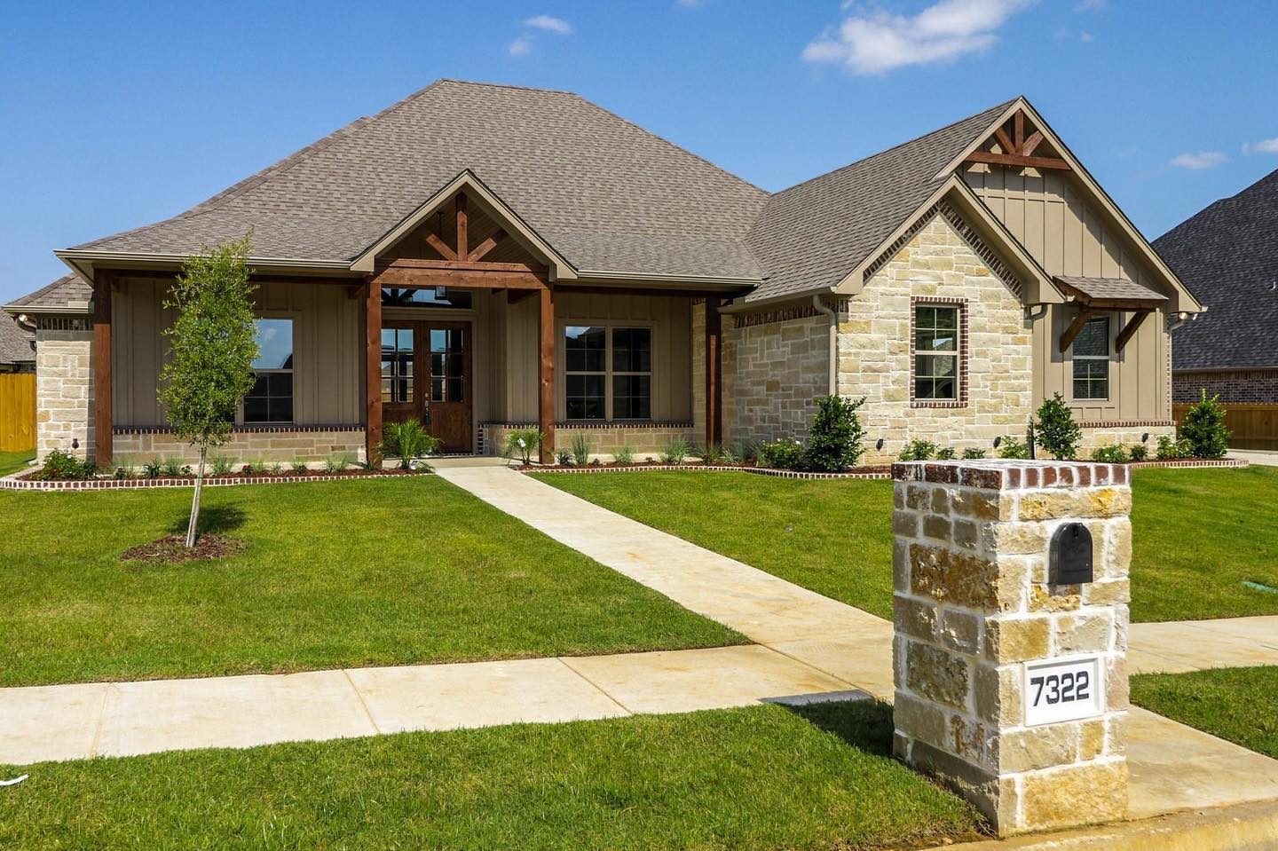 Reg Photos, 1 Drone Photo, Floorplan, Video
