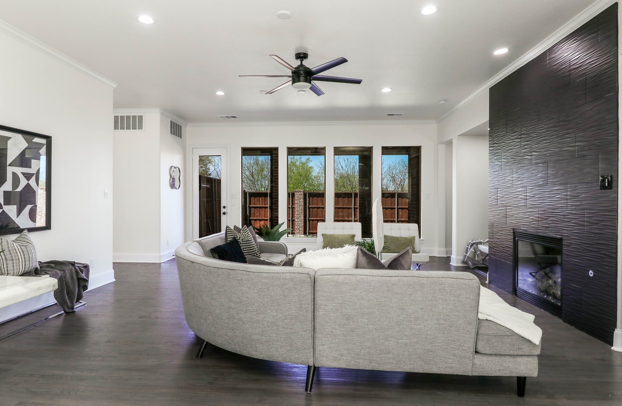 Reg Photos, 1 Drone Photo, Floorplan, Video