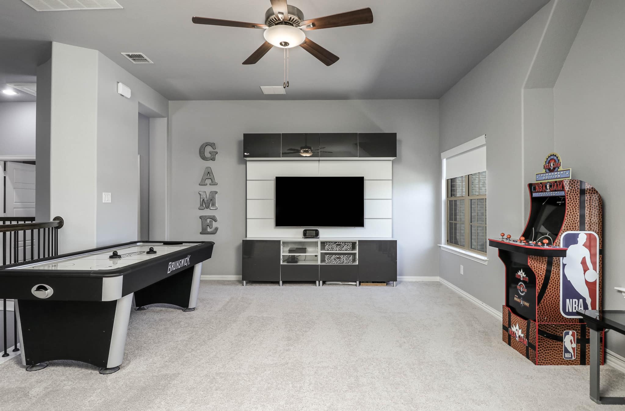 Reg Photos, 1 Drone Photo, Floorplan, Video